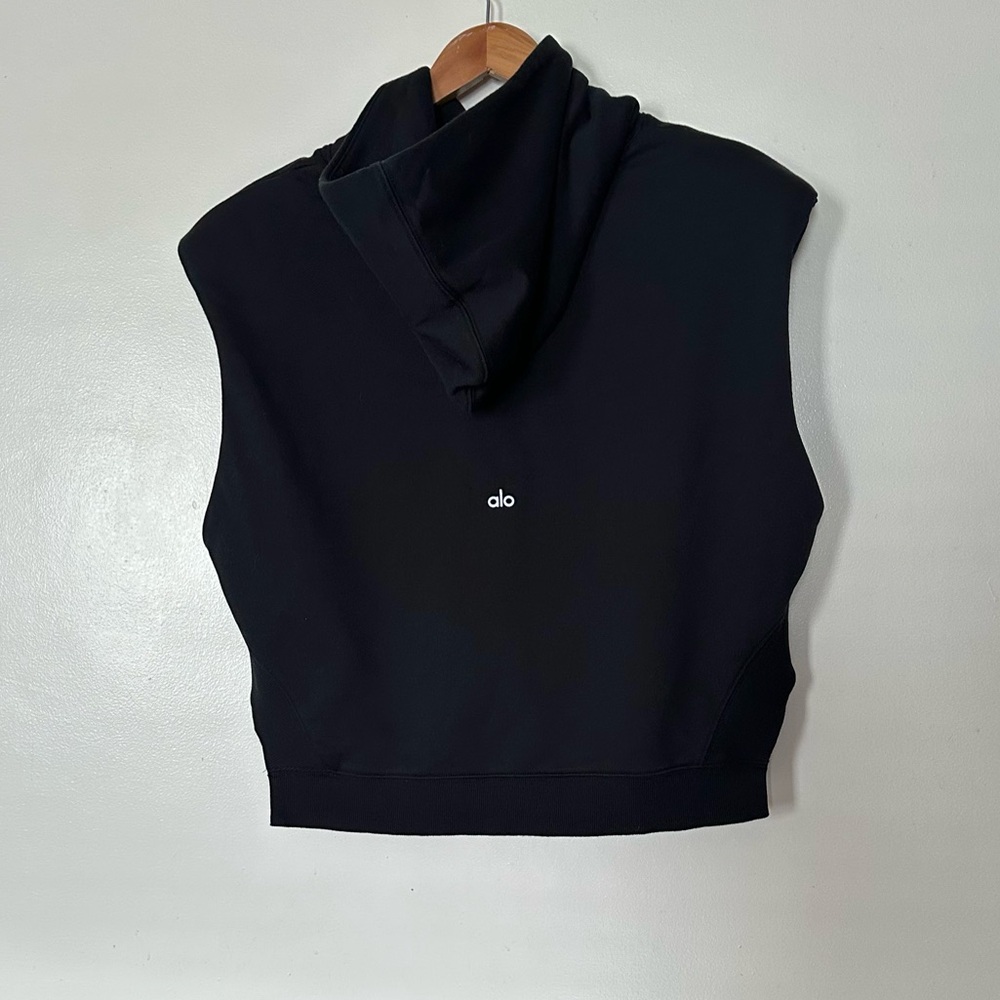 Alo Cropped Headliner Shoulder Pad Sleeveless Hoodie Sweatshirt Vest Size Medium - Picture 5 of 13